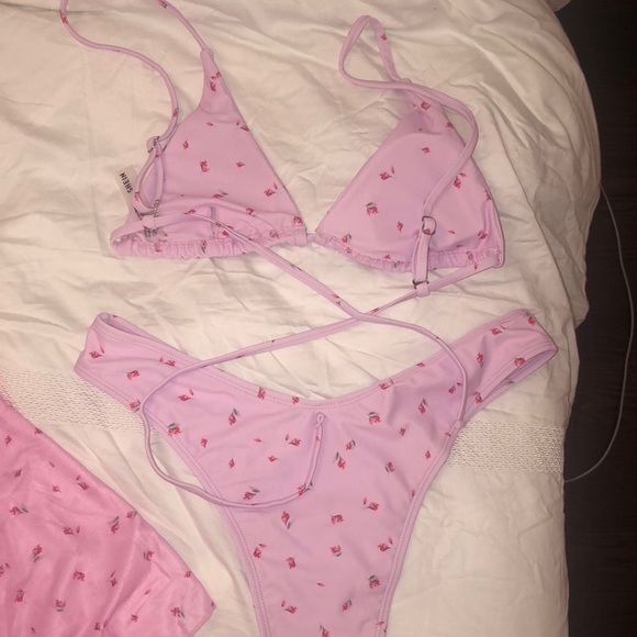 Pink floral bikini - Picture 2 of 5